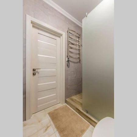 Новые Светлые Апартаменты Метро Славутич Kiev Extérieur photo