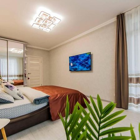 Новые Светлые Апартаменты Метро Славутич Kiev Extérieur photo