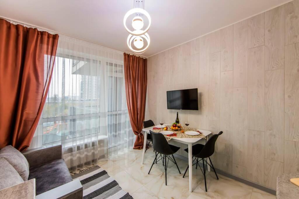 Новые Светлые Апартаменты Метро Славутич Kiev Extérieur photo