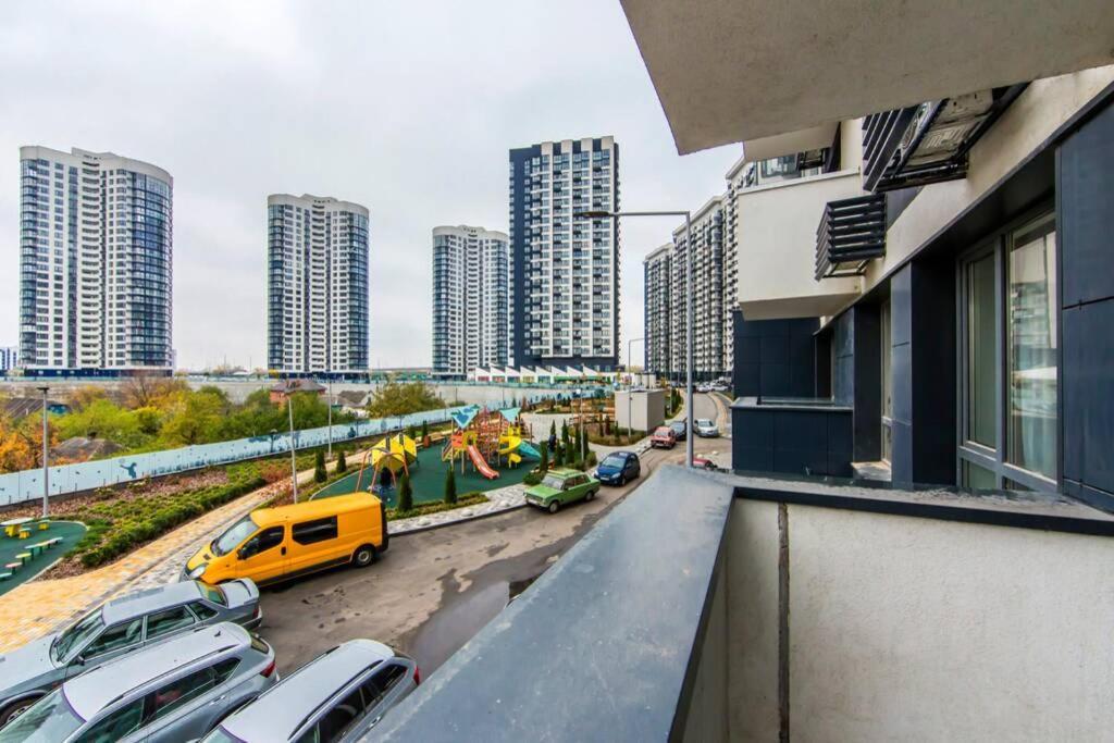 Новые Светлые Апартаменты Метро Славутич Kiev Extérieur photo