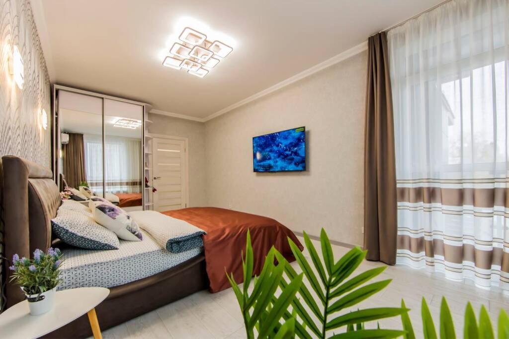 Новые Светлые Апартаменты Метро Славутич Kiev Extérieur photo