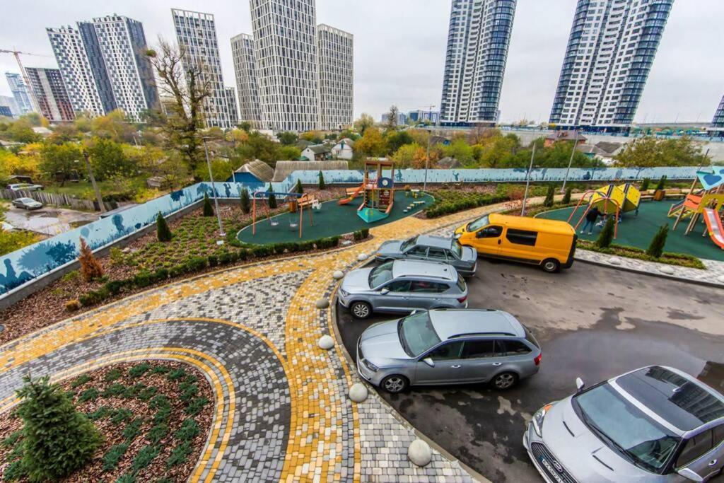 Новые Светлые Апартаменты Метро Славутич Kiev Extérieur photo