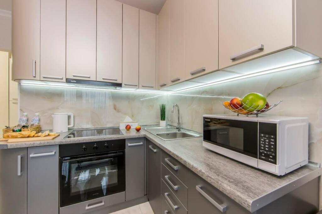 Новые Светлые Апартаменты Метро Славутич Kiev Extérieur photo