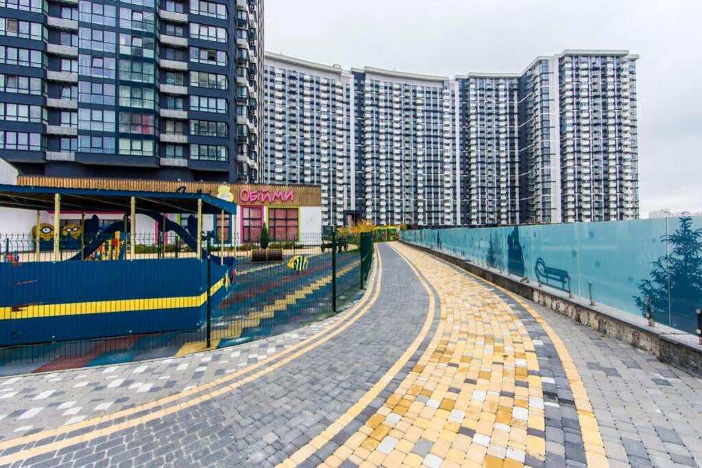 Новые Светлые Апартаменты Метро Славутич Kiev Extérieur photo